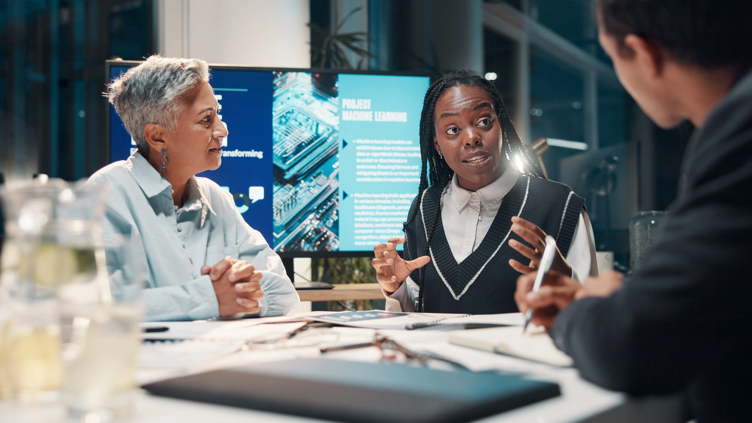 Business team discussing AI and machine learning projects during a meeting.